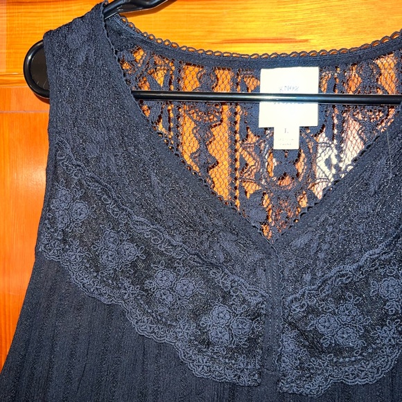 Knox Rose Black Gauzy Lace V-neck Sleeveless Top - Picture 5 of 10